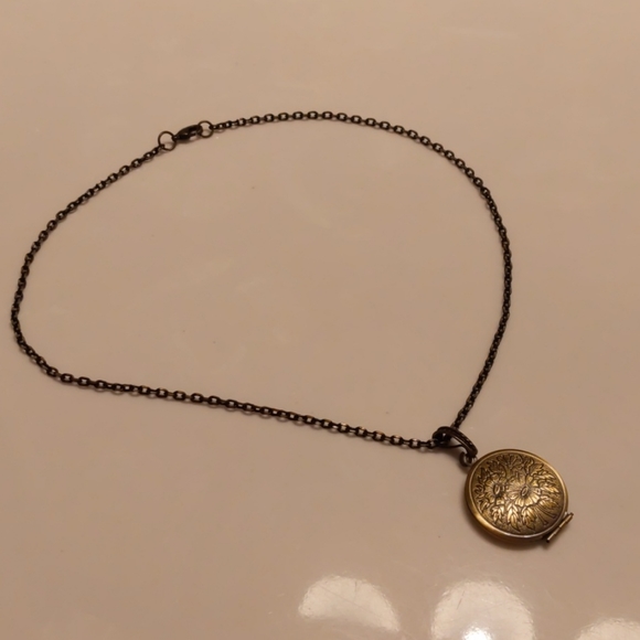 Gold locket necklace - Picture 4 of 4